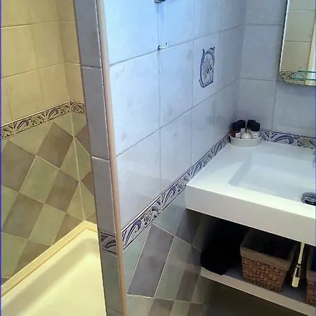 Les Hortensias Bed & Breakfast 3*